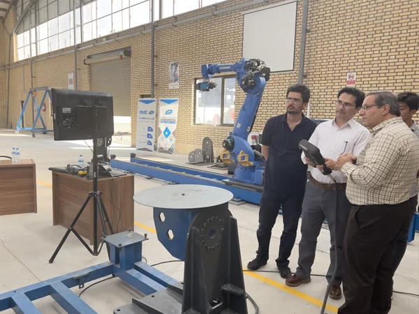 جلسه حضوری آموزش ربات صنعتی یاسکاوا | آکادمی آریان صنعت